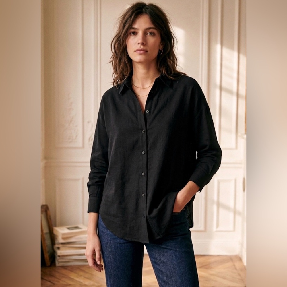 7115 by Szeki $144 signature Dolman shirt. Size M.